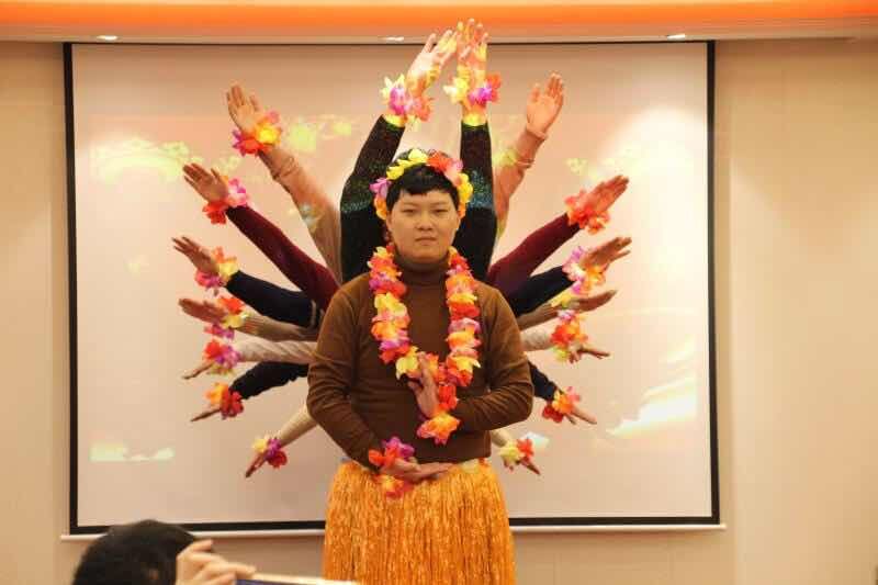 鑄衡年會表演節(jié)目“千手觀音” 鑄衡年會表演節(jié)目“千手觀音”