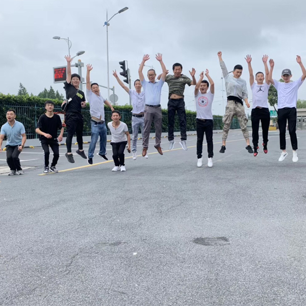 鑄衡銷售部帥氣跳躍圖 鑄衡銷售部帥氣跳躍圖