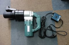 ���ӹ����øߏ�(qi��ng)��˨늄�Ť�ذ��ֶ����X