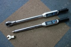 40-200牛米數(shù)顯扭力扳手帶存儲功能 40-200牛米數(shù)顯扭力扳手帶存儲功能